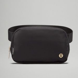 Lululemon Everywhere Belt
Bag Black / Gold Logo 1L